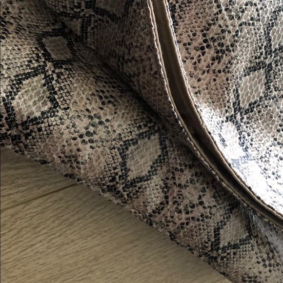 Snake print fold over clutch - Picture 6 of 6